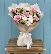 Букет цветов из:  Гвоздики, Орхидеи и Розы в Ключах