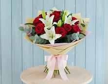 Букет цветов из:  Лилии и Розы в Ключах