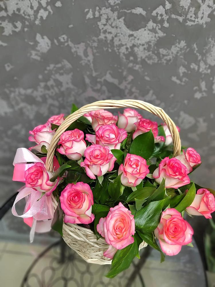 Цветочная композиция из Розы в корзине в Ключах