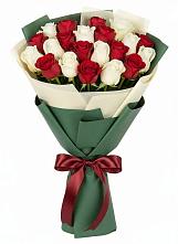 Букет Микс из красных и белых роз в Ключах