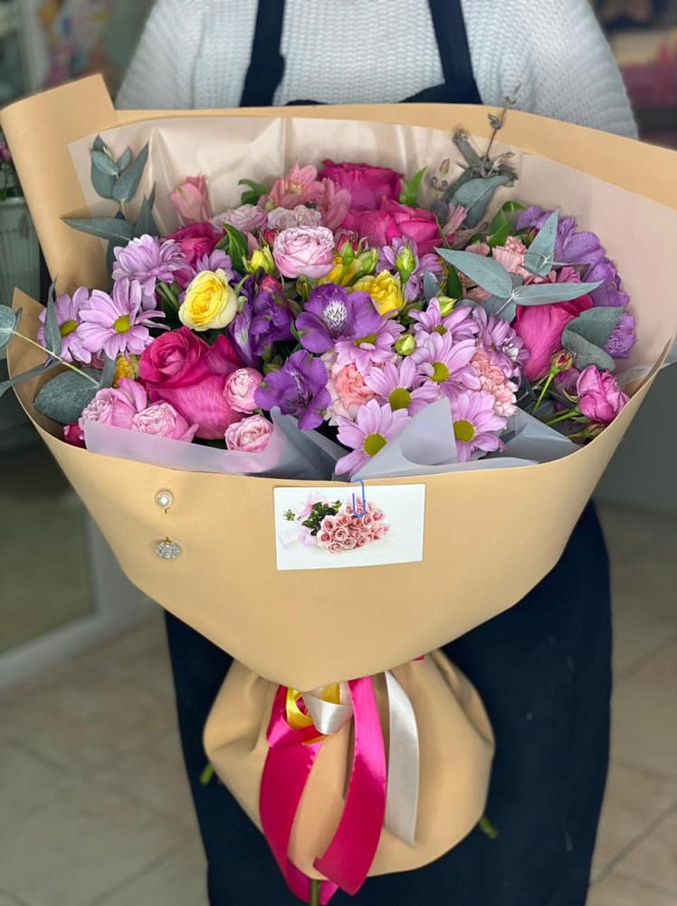 Букет цветов из: Хризантемы, Гвоздики и Альстромерии в Ключах