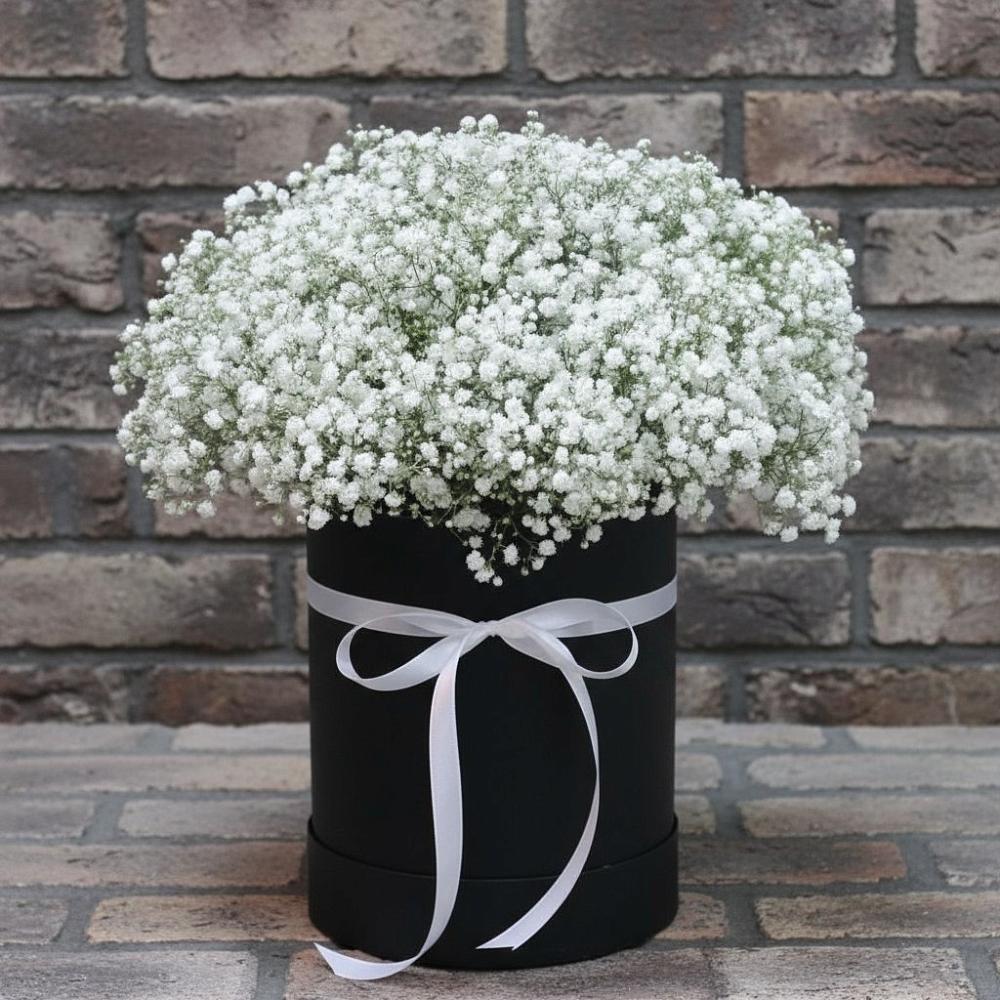 Цветочная композиция из Гипсофила в шляпной коробке в Ключах