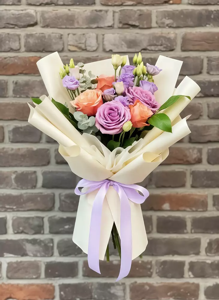 Букет цветов из: Лизиантусы и Розы в Ключах