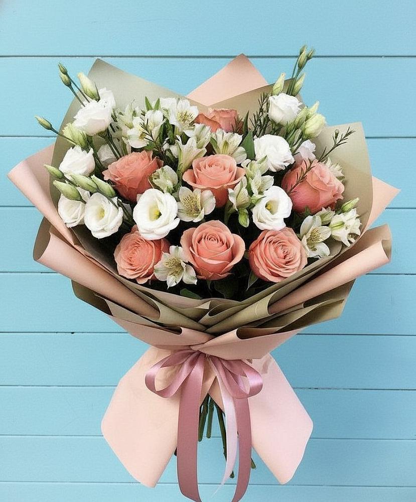 Букет цветов из: Розы, Альстромерии и Лизиантусы в Ключах