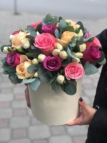 Цветочная композиция из Розы в шляпной коробке в Ключах