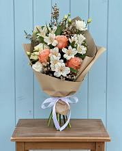 Букет цветов из:  Альстромерии, Лизиантусы, Розы и Хризантемы в Ключах
