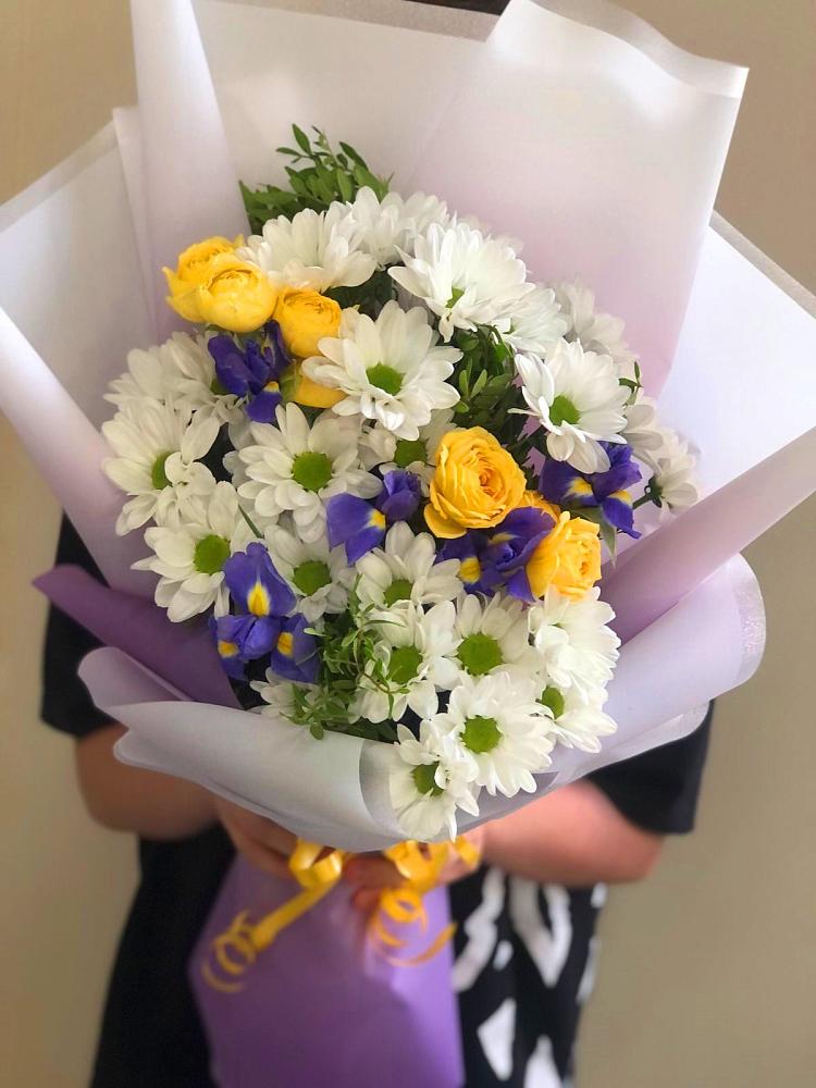 Букет цветов из: Ирисы, Хризантемы и Розы в Ключах