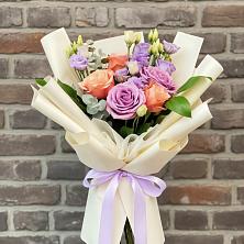 Букет цветов из:  Лизиантусы и Розы в Ключах