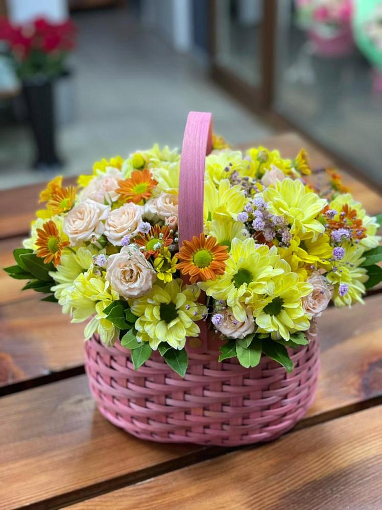 Цветочная композиция из Хризантемы и Розы в корзине в Ключах