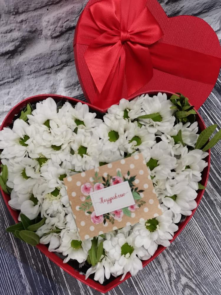 Цветочная композиция из Хризантемы в виде сердца в Ключах