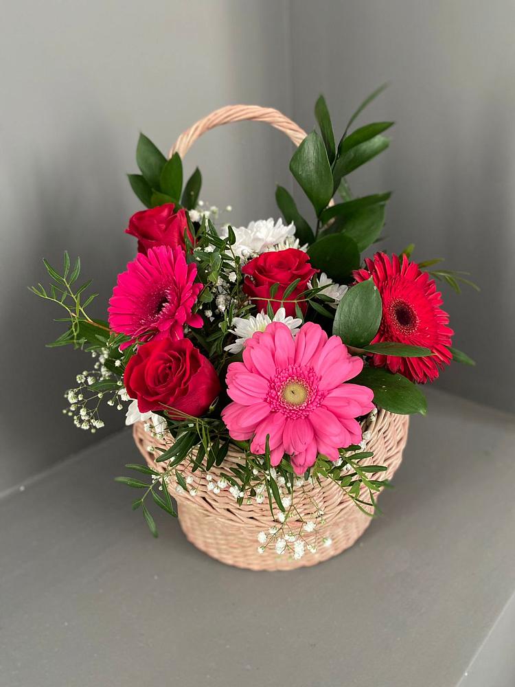Цветочная композиция из Розы, Хризантемы и Герберы в корзине в Ключах