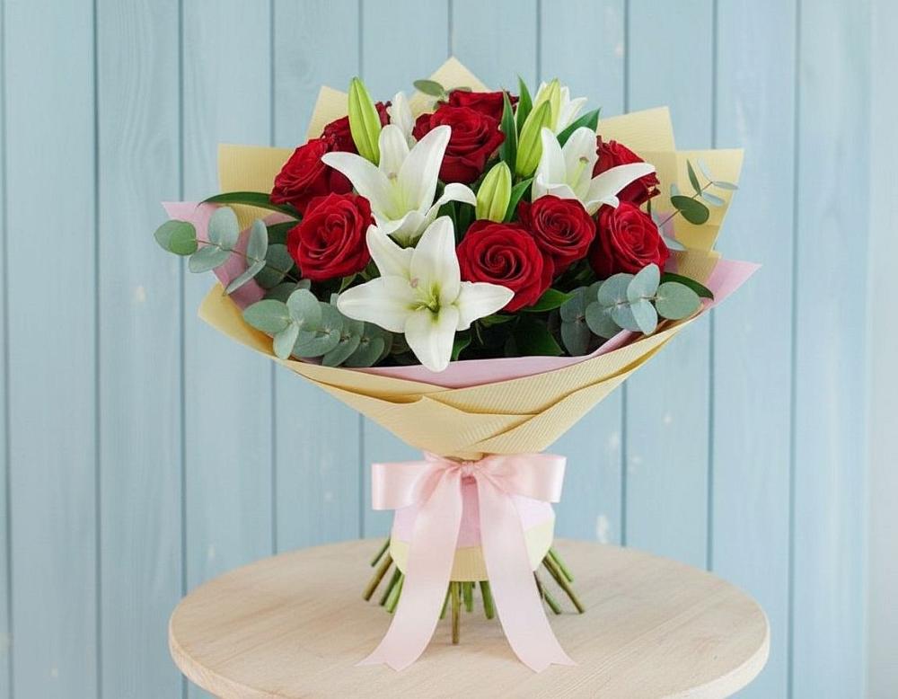 Букет цветов из: Лилии и Розы в Ключах